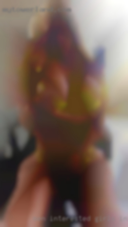 Men interested girls in nude exploring a couple from Currituck.